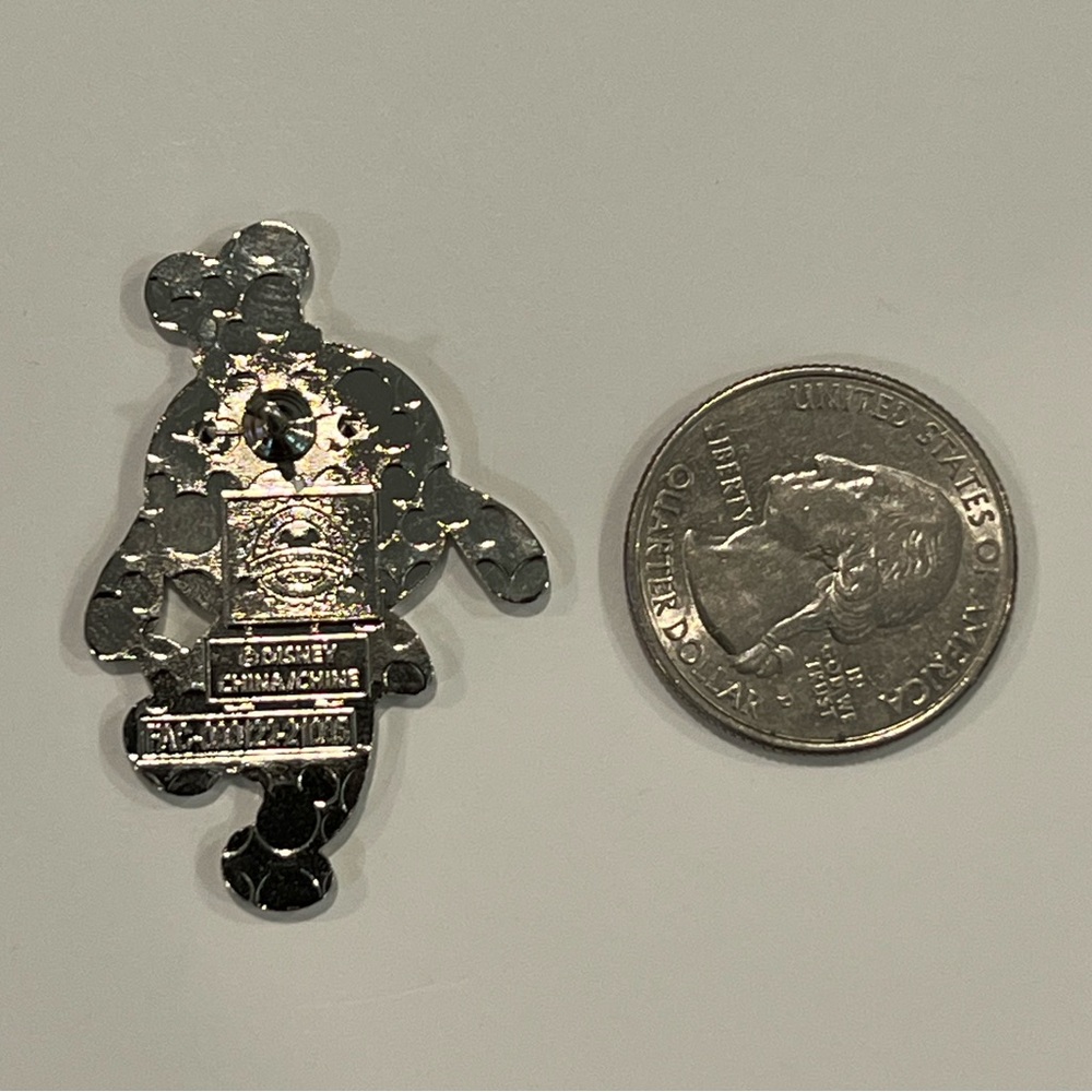 Disney Pin - Goofy Singing into Microphone - Picture 2 of 2